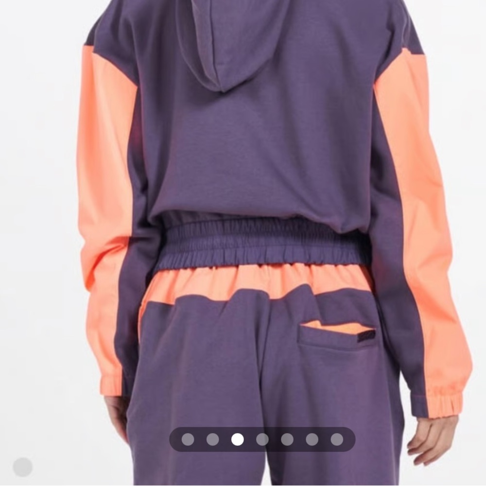 Nike Sportswear Icon Clash Women’s sweatpants.